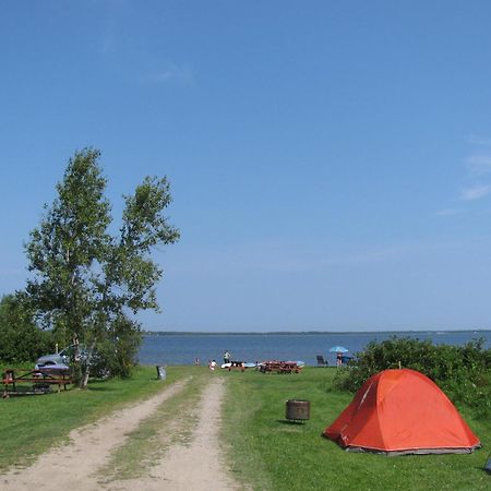 Complexe d'hébergement la Maison touristique Dugas Caraquet Esterno foto