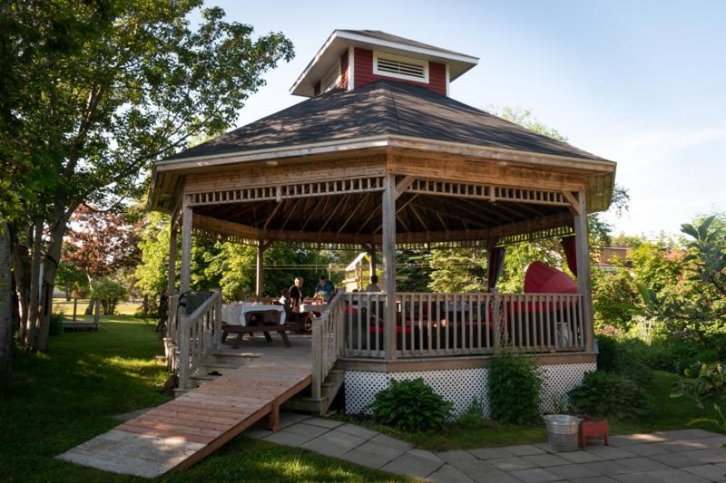 Complexe d'hébergement la Maison touristique Dugas Caraquet Esterno foto