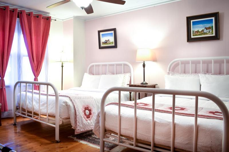 Complexe d'hébergement la Maison touristique Dugas Caraquet Esterno foto