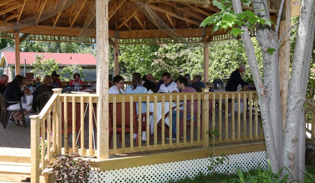 Complexe d'hébergement la Maison touristique Dugas Caraquet Esterno foto