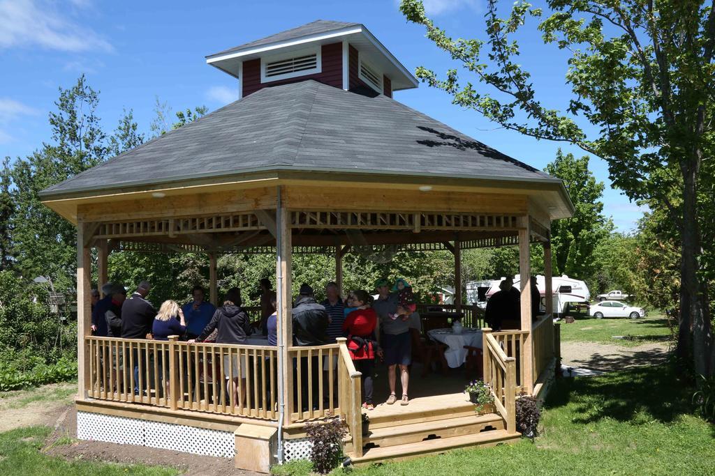 Complexe d'hébergement la Maison touristique Dugas Caraquet Esterno foto