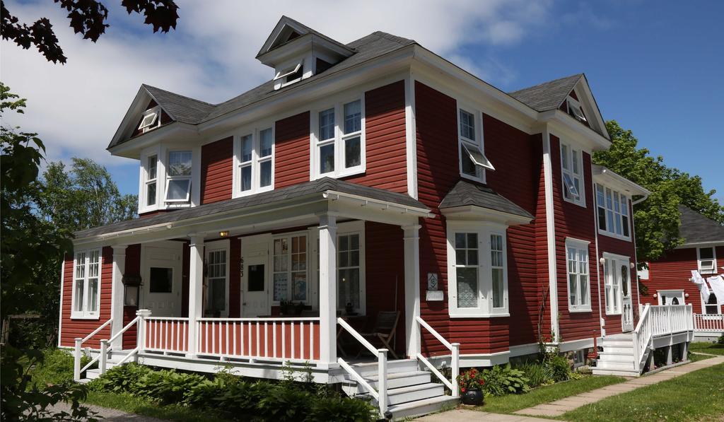Complexe d'hébergement la Maison touristique Dugas Caraquet Esterno foto