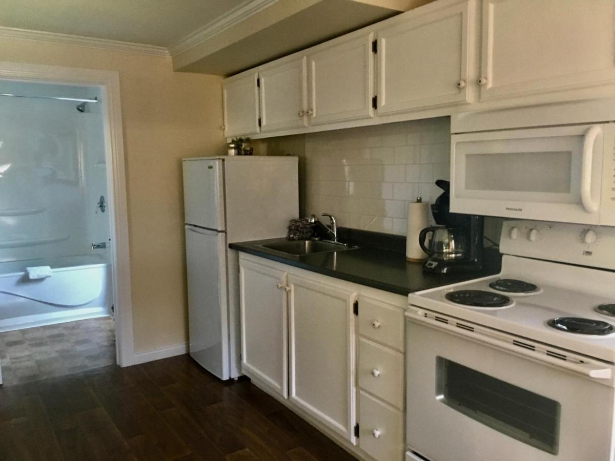 Complexe d'hébergement la Maison touristique Dugas Caraquet Esterno foto